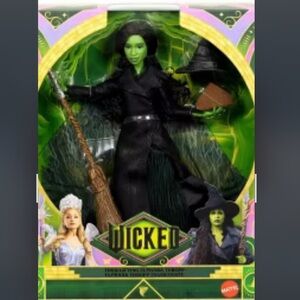 Universal Pic.Wicked:For Good Deluxe Elphaba Doll w/Movie-Outfit & 4 Accessories